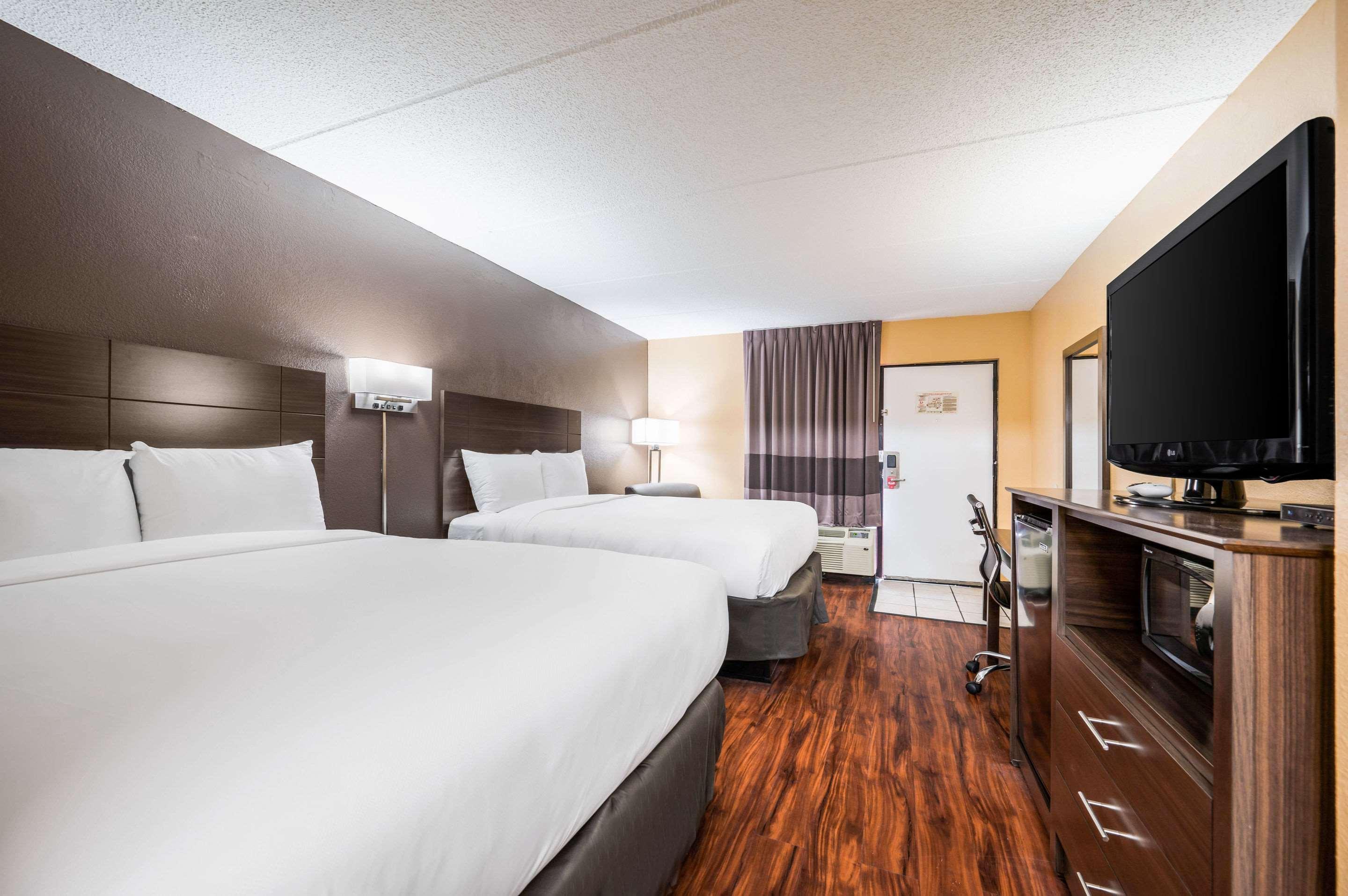 Econo Hotel
