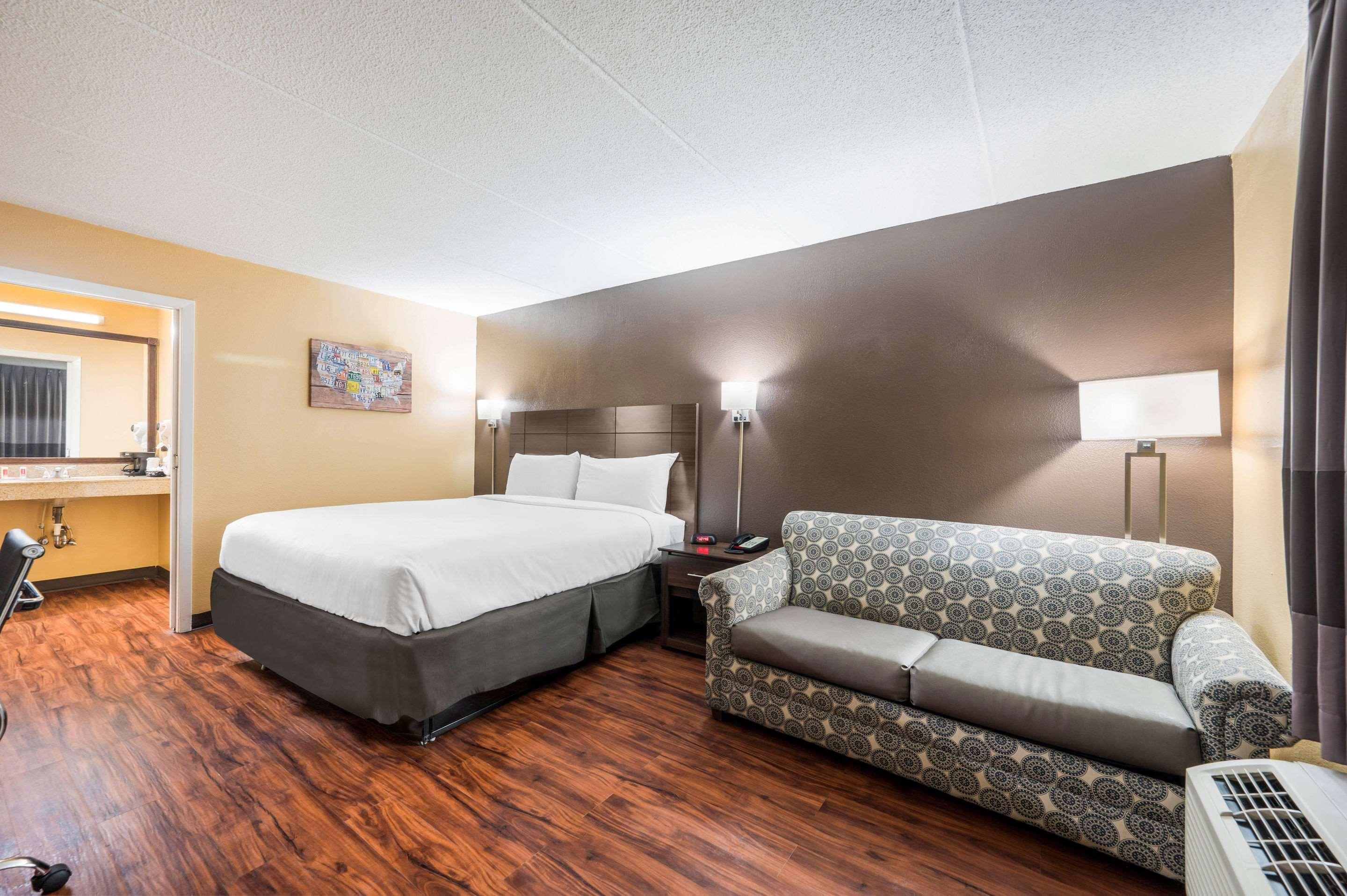 Hotel Econo 2*